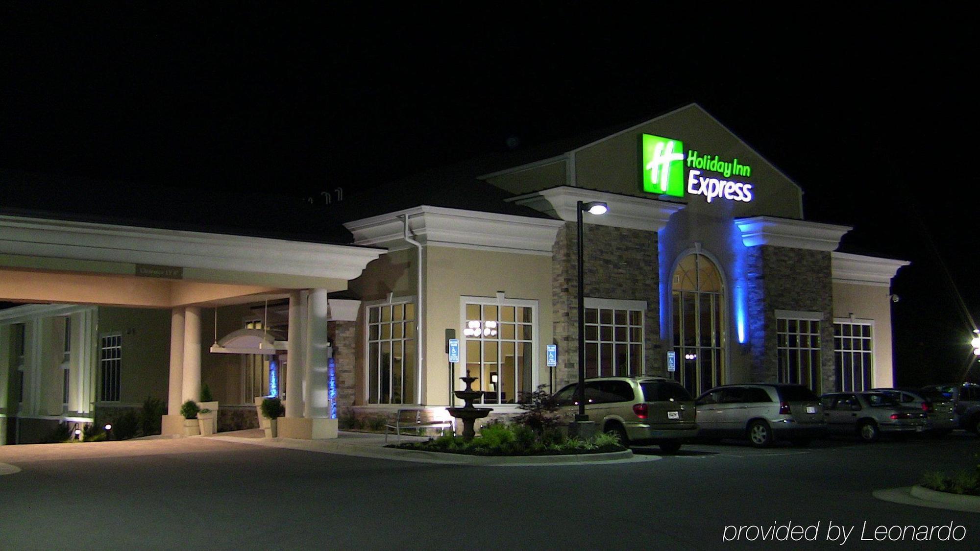 Holiday Inn Express Woodstock-Shenandoah Valley By Ihg Exterior foto