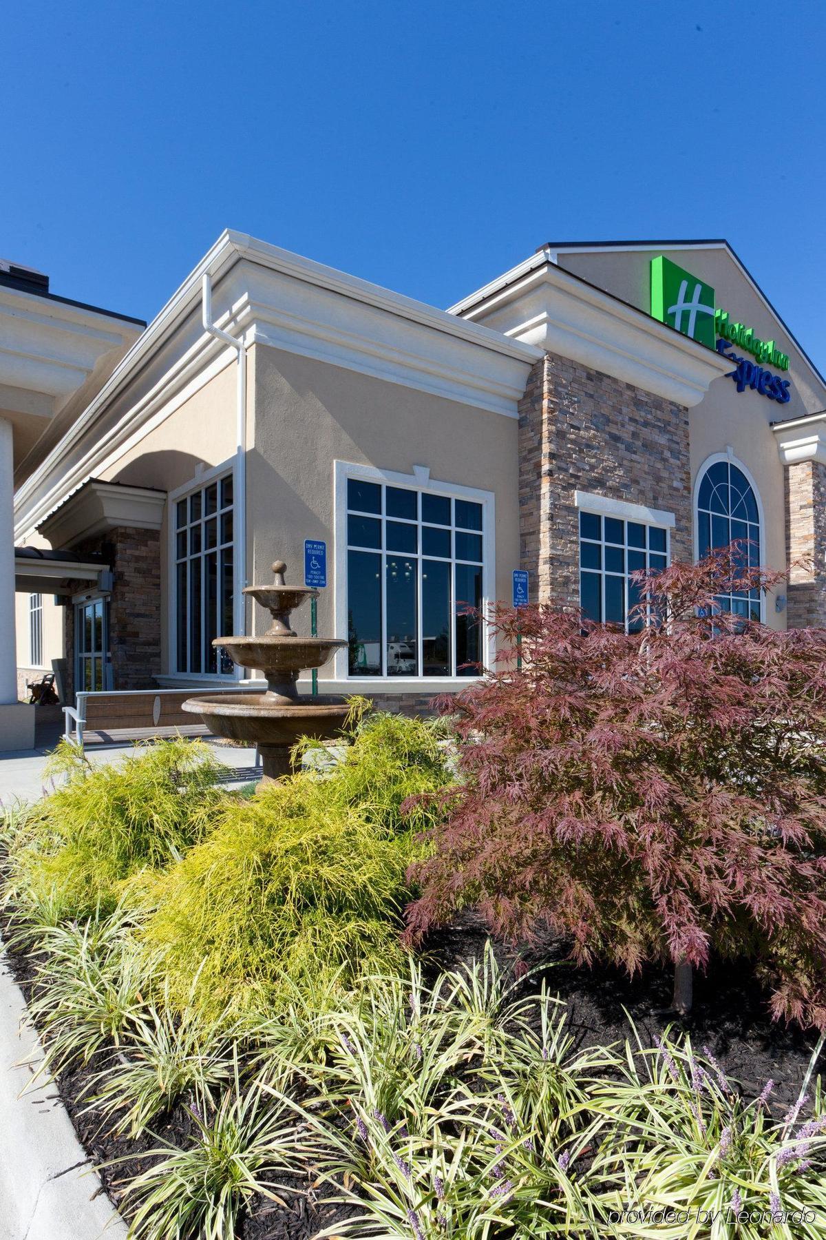 Holiday Inn Express Woodstock-Shenandoah Valley By Ihg Exterior foto