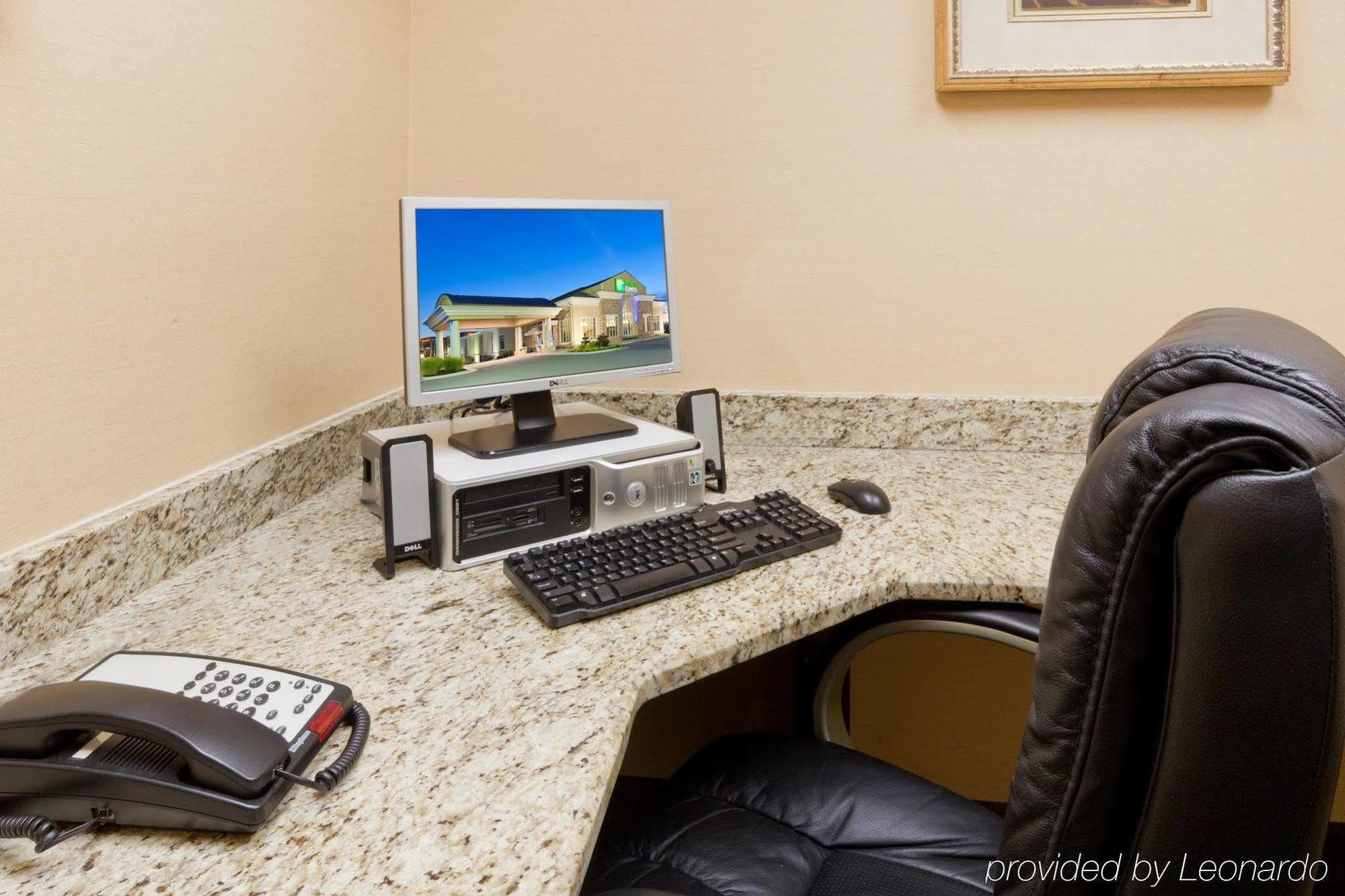 Holiday Inn Express Woodstock-Shenandoah Valley By Ihg Exterior foto